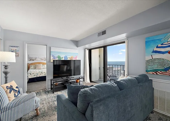 Cozy 1 Bedroom Condo, Steps To The Beach! *