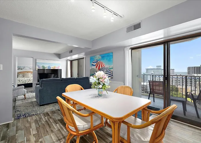Cozy 1 Bedroom Condo, Steps To The Beach!