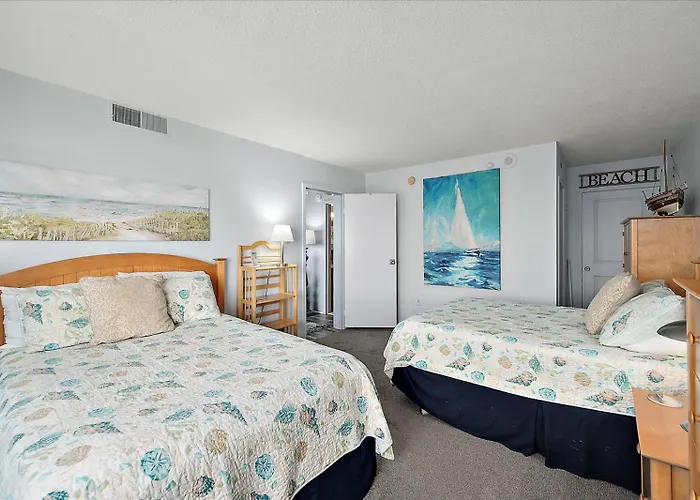 Cozy 1 Bedroom Condo, Steps To The Beach!