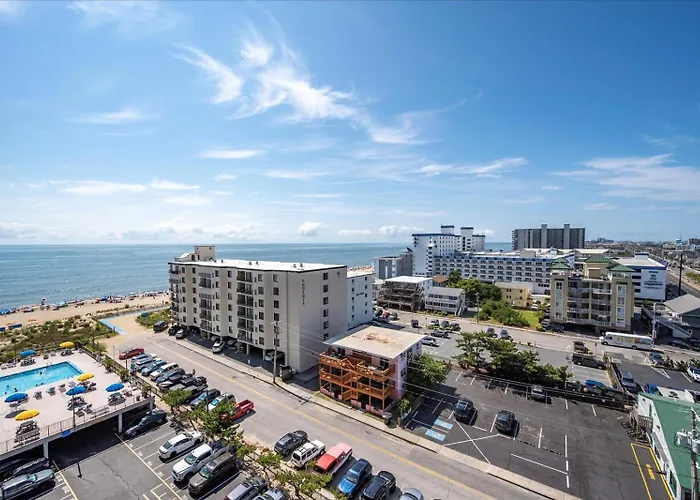 Cozy 1 Bedroom Condo, Steps To The Beach! Ferienhaus
