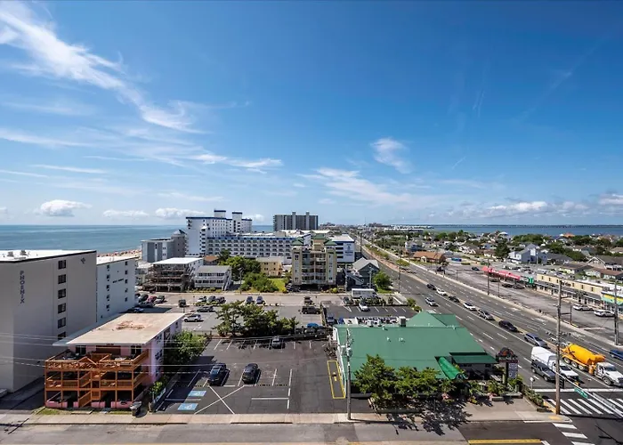 Cozy 1 Bedroom Condo, Steps To The Beach!