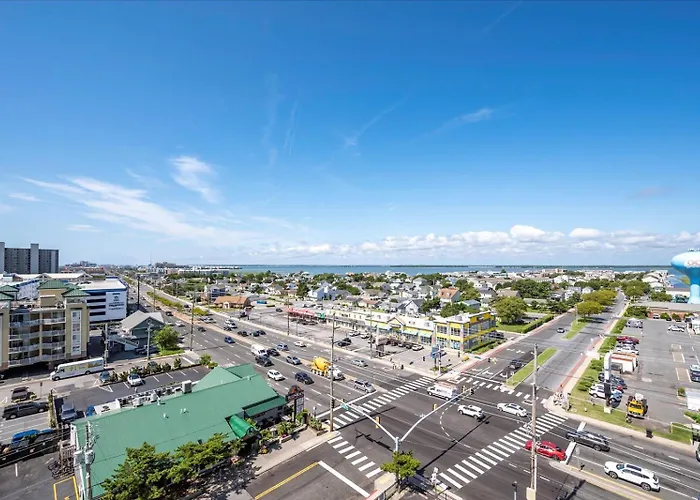 Cozy 1 Bedroom Condo, Steps To The Beach!