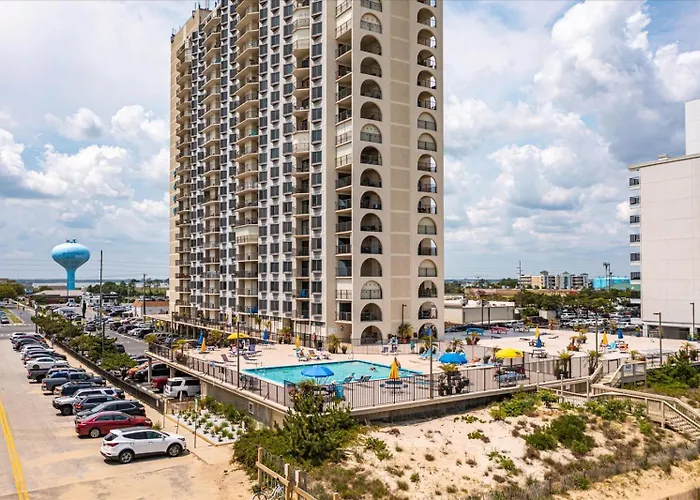 Cozy 1 Bedroom Condo, Steps To The Beach! *